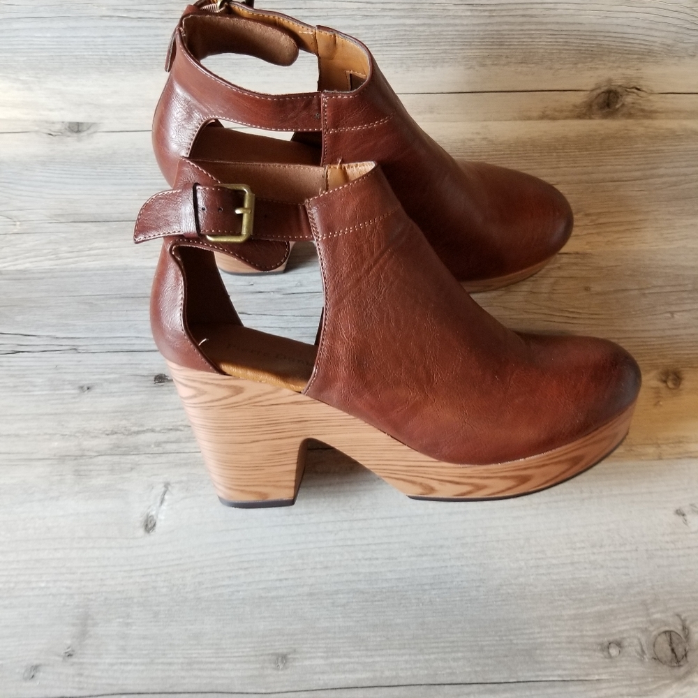 Pierre Dumas Ankle Bootie Clog